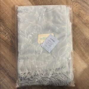 Owlcrate Howle Heart Scarf